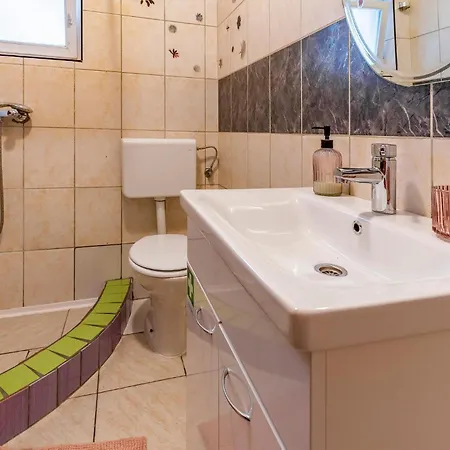 Apartment Lovely In With Wifi Premantura