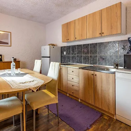 1 Bedroom Front In *