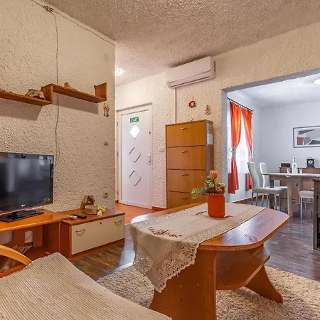 1 Bedroom Front In *